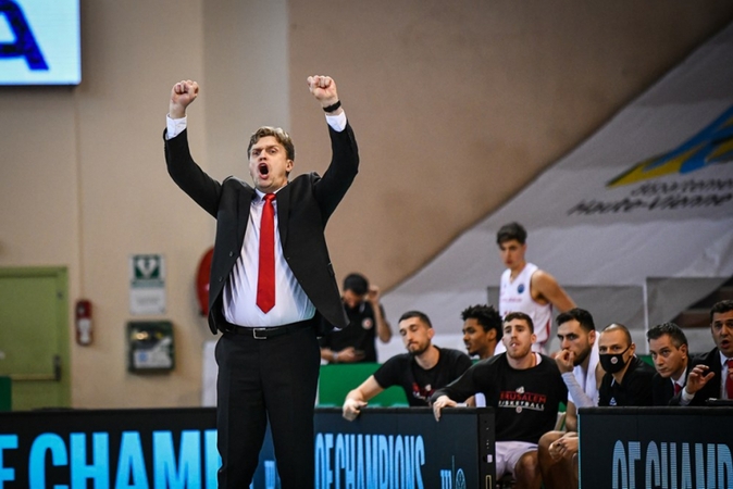 Jeruzalės „Hapoel“ atleido trenerį D. Adomaitį