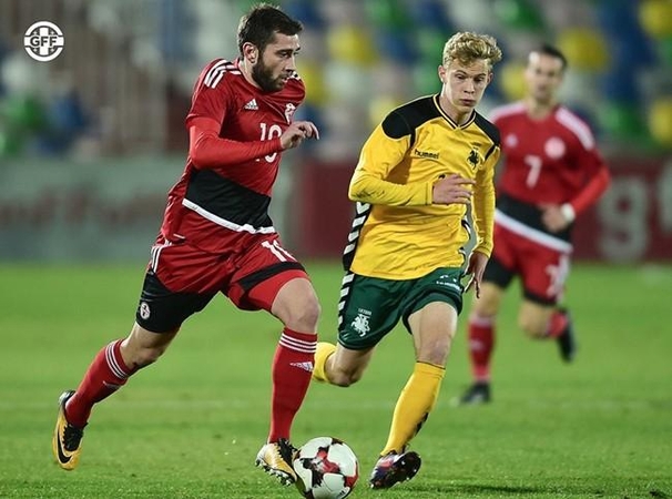Lietuvos jaunimo futbolo rinktinė: raudona kortelė ir įvartis į savus vartus