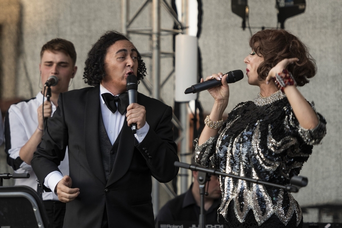 Vasaros terasoje nuskambės legendinių Oresto ir Džildos Vaigauskų muzikinis reviu