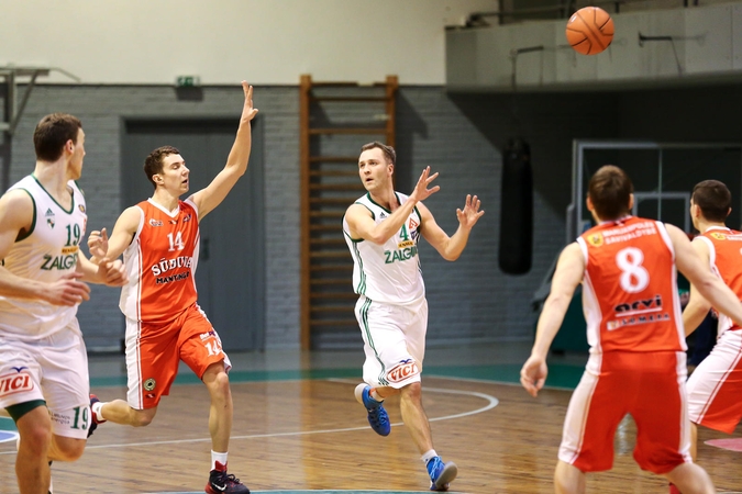 Vidas Ginevičius (viduryje)