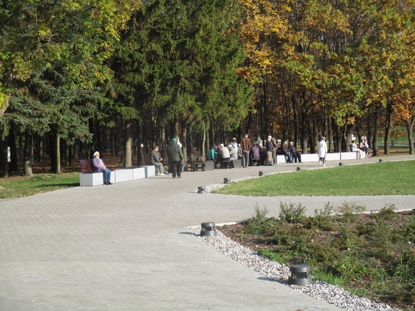 Draugystės parke – bobų vasara besidžiaugiančių kauniečių antplūdis (nuotraukos)