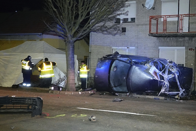 Vengrijoje avariją patyrus migrantus vežusiam automobiliui žuvo septyni žmonės