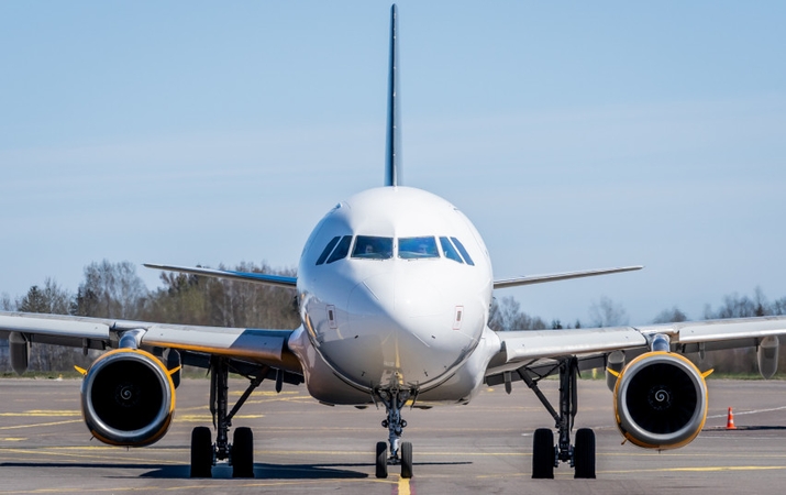 Apdovanoti civilinei aviacijai nusipelnę I. Jacevičienė-Žukauskaitė ir R. Jankauskas