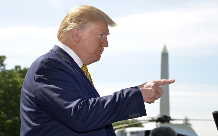 D. Trumpas palygino FED su užsispyrusiu vaiku