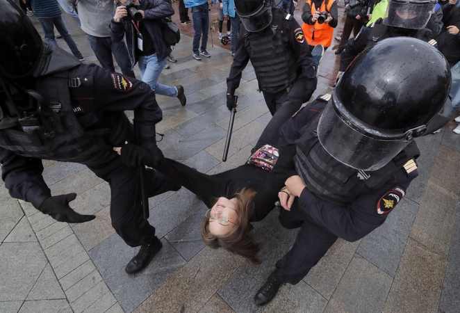 Rusijos policija sulaikė šimtus protestuotojų