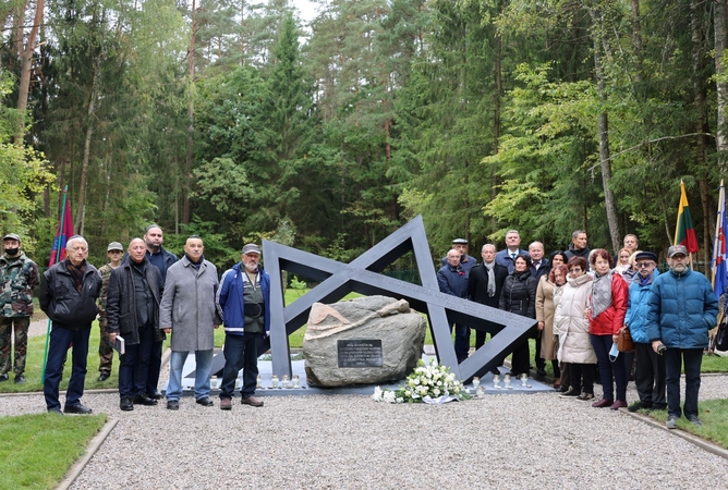 Jaučakiuose iškilo paminklas žydų genocido aukoms