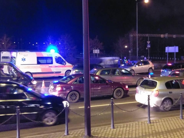 Prie „Akropolio“ susidūrė „Volkswagen Golf“ ir BMW 