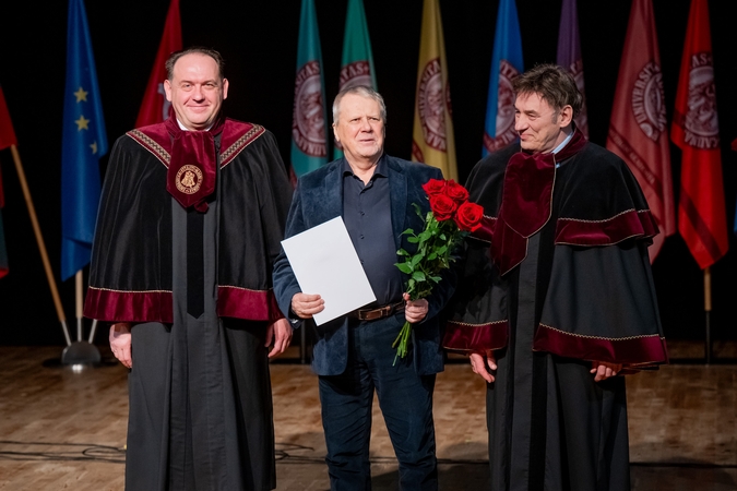 VDU įteikti daktaro diplomai, skirtos Garbės stipendijos ir pagerbti mokslininkai