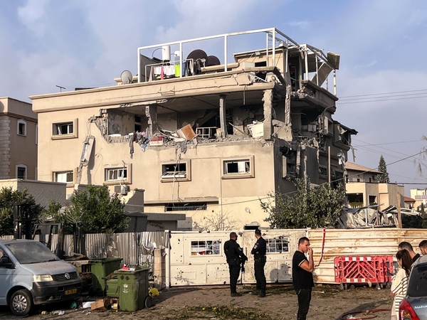 Per raketų smūgį Izraelio centrinėje dalyje sužeista 19 žmonių