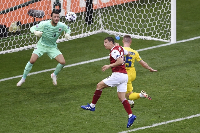 Austrijos futbolo rinktinė pirmą kartą pateko į Europos čempionato aštuntfinalį 