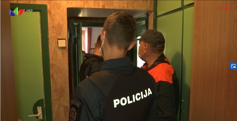 Moteris pusantrų metų terorizuoja kaimynus