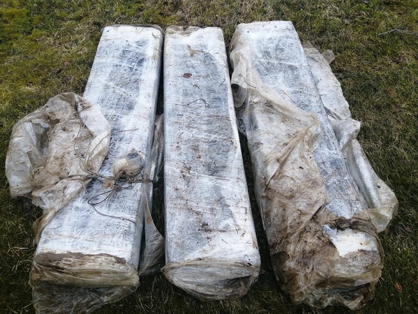 Pasieniečiai iš Neries ištraukė kontrabandinių cigarečių krovinį 