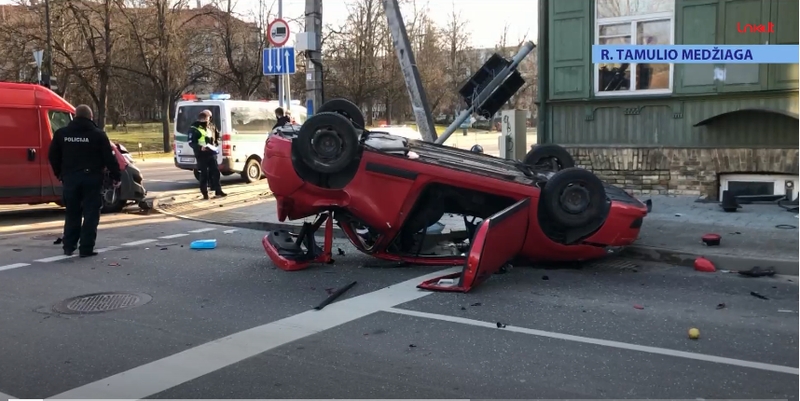 Neatidumas sankryžoje baigėsi avarija