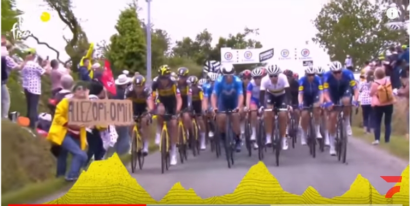 Sulaikyta „Tour de France“ žiūrovė, sukėlusi masinę dviratininkų griūtį