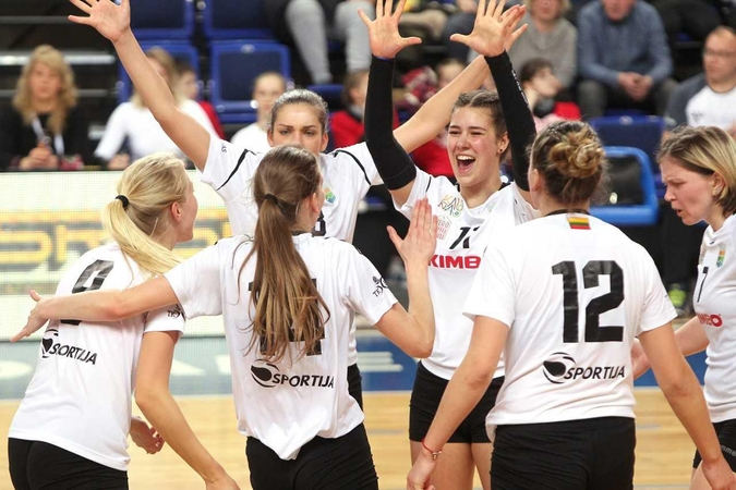 "Kauno-ASU" su D. Motiejūno seserimi apgynė Lietuvos tinklinio čempionės vardą