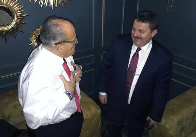 Rudy Giuliani (kairėje) ir Andrijus Derkačis