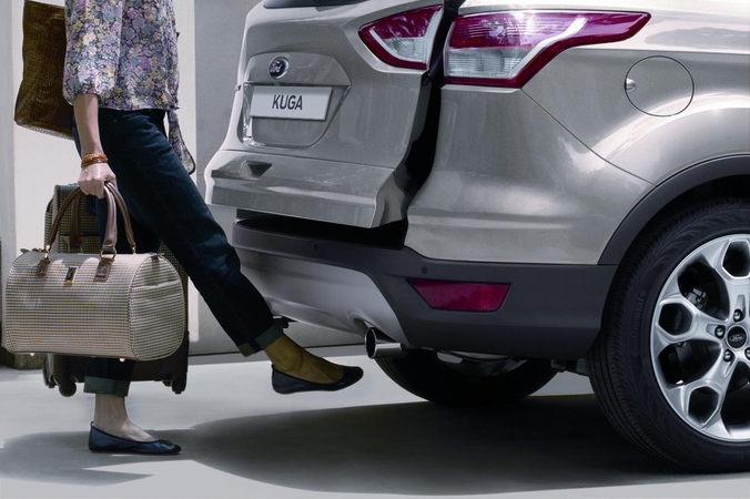 Pusė „Ford Kuga“ pirkėjų renkasi „stebuklingas“ bagažinės duris