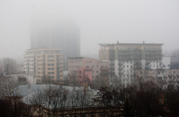 Eismo sąlygas sunkina rūkas