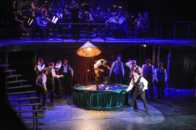 Patarė, kaip, norint neapsijuokti, reikėtų elgtis teatre