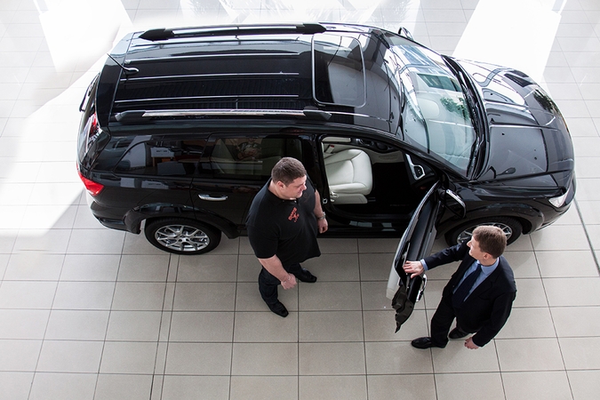 Į galiūnų varžybas JAV Ž. Savickas vyksta išsirinkęs naują automobilį