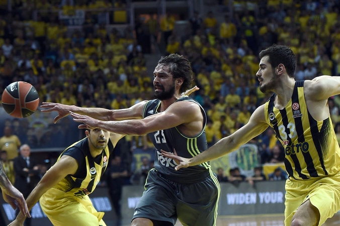 Eurolygos čempionai su J. Mačiuliu sutrypti Stambule