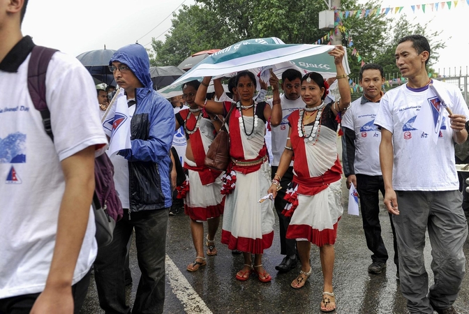 Nepalas Everesto dieną paminėjo pagerbdamas devynis šerpus