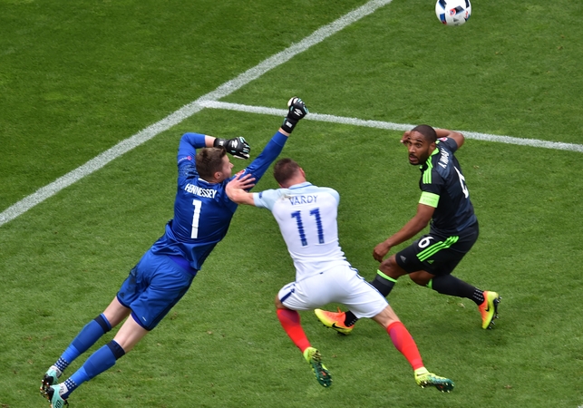 Anglijos futbolininkai mačo pabaigoje palaužė Velso rinktinę