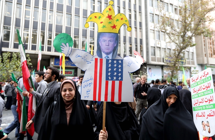 Protestą Irane lydėjo skanduotė „mirtis Amerikai“ ir degančios JAV vėliavos