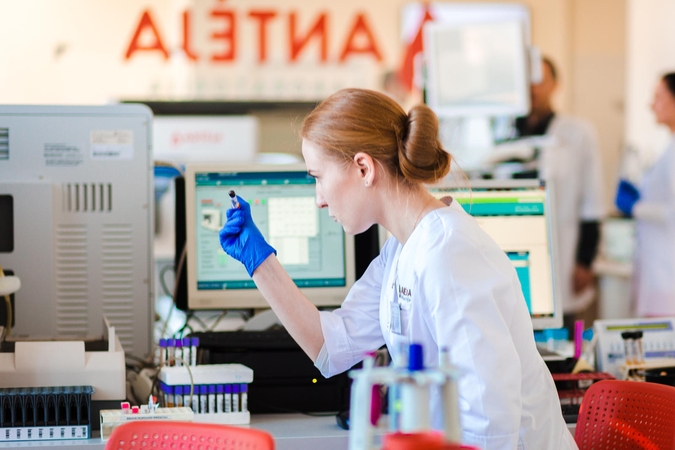 Investavo 1,5 mln. eurų: atidaryta moderniausia tyrimų laboratorija Vakarų Lietuvoje