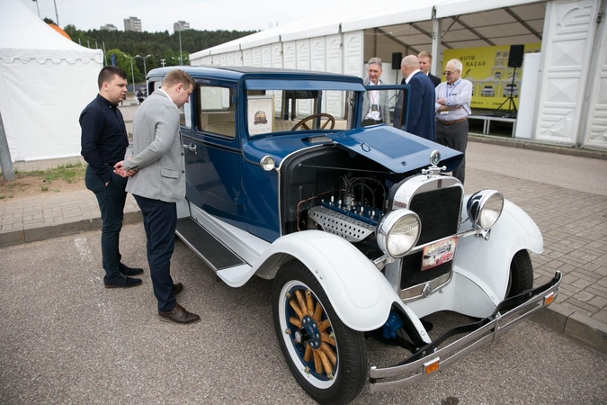 Į automobilių mugę – ir apžiūrėti, ir išbandyti