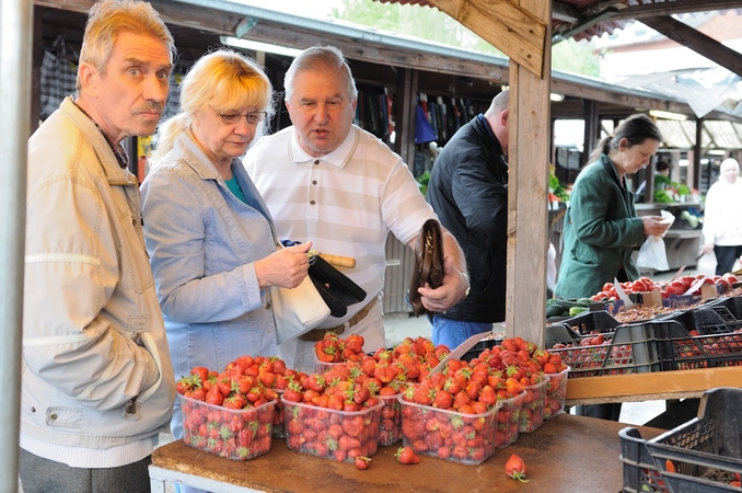 Lenkiškos braškės – penkiskart pigesnės už lietuviškas