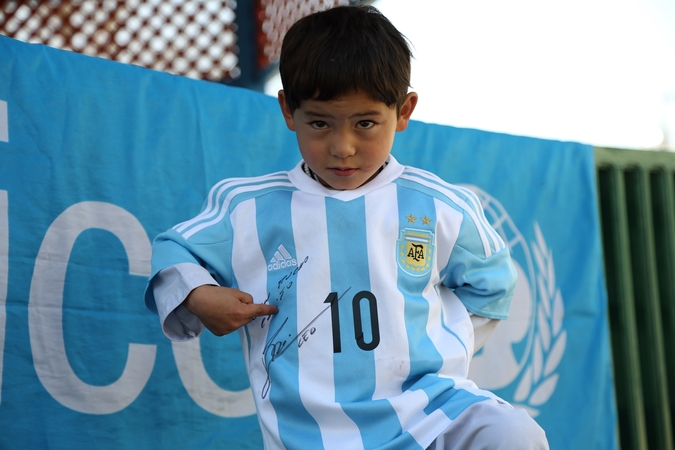 L. Messi atsiuntė dovanų savo penkiamečiui gerbėjui Afganistane