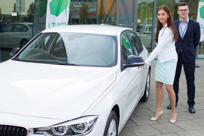 Olimpinių žaidynių medalininkams įteikti rakteliai nuo BMW 
