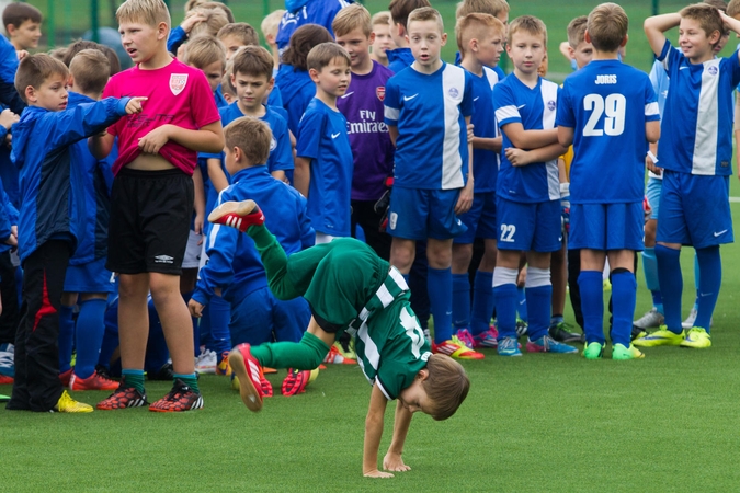 Vilniaus Senvagės gimnazija džiaugiasi nauju futbolo stadionu