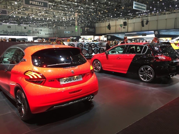 Automobilių parodoje naujienų pažėrė ir „Peugeot“