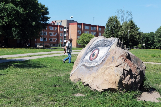 Suka galvas, ką daryti su "praregėjusiu" akmeniu