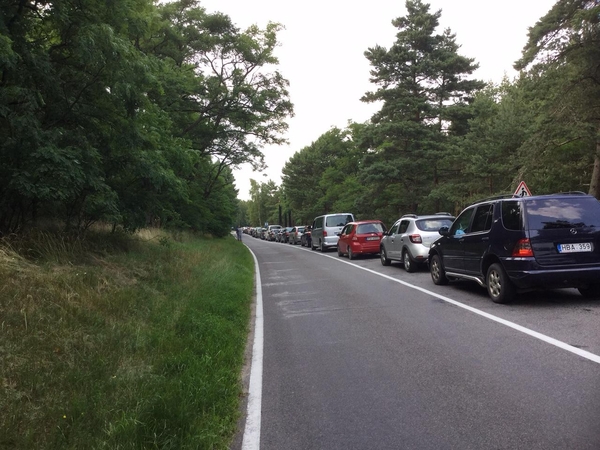 Kuršių nerijoje – kilometrinės eilės prie kelto