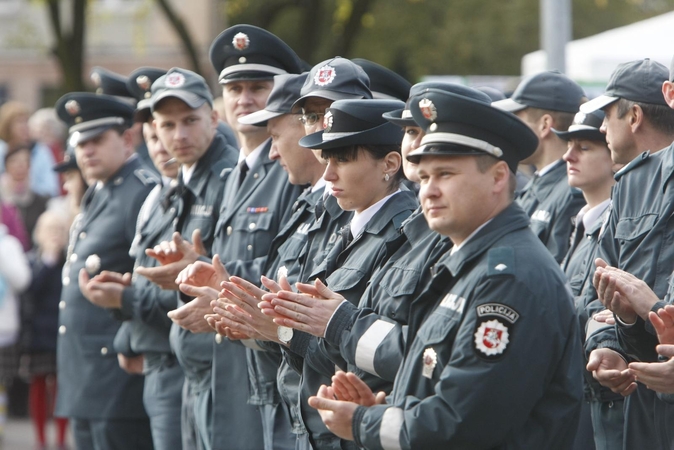 Pareigūnai yra stebimi dviejų tarnybų – Vidaus tyrimų poskyrio ir Imuniteto skyriaus.