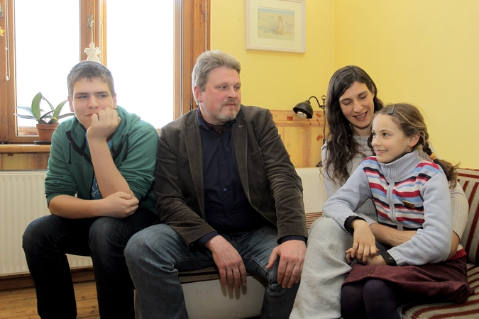 Skirtingi šeimos narių keliai susikerta gamtoje