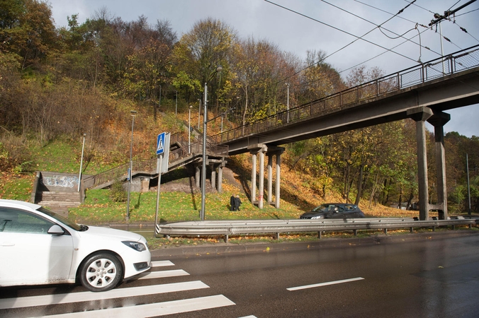 Pėsčiųjų viadukai laukia remonto