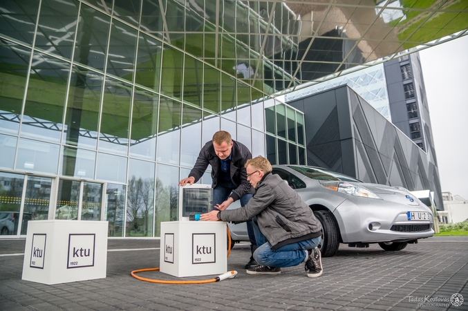„Tyrėjų naktyje“ – ir išmanioji elektromobilio įkrovimo stotelė