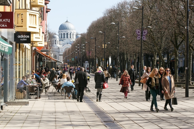 Saulė šildymo sezono Kaune dar nenukonkuravo 