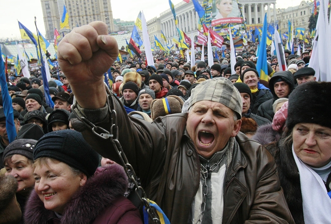 Ukrainos sostinės centre į mitingą susirinko apie 200 tūkstančių žmonių