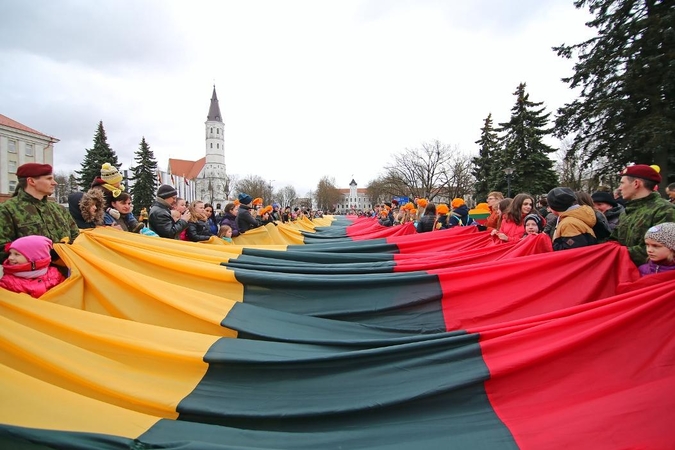 Istorinei panoraminei nuotraukai šypsojosi tūkstančiai šiauliečių