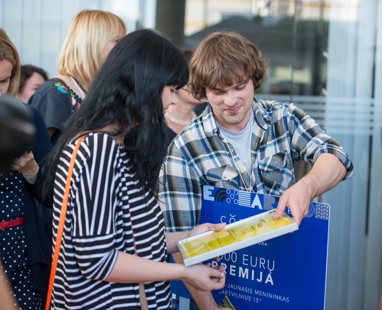 Geriausiam jaunajam „ArtVilnius’15“ menininkui  – premija kūrybinio kelio pradžiai