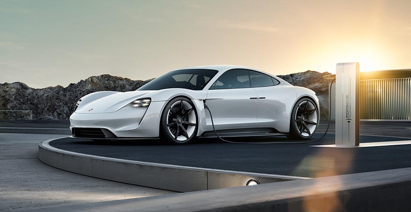 Sportiniam elektromobiliui „Porsche Mission E“ uždegta žalia šviesa
