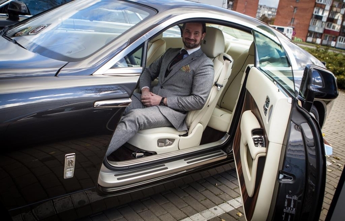 Vilniuje – šimtus tūkstančių kainuojantys „Rolls-Royce“ automobiliai