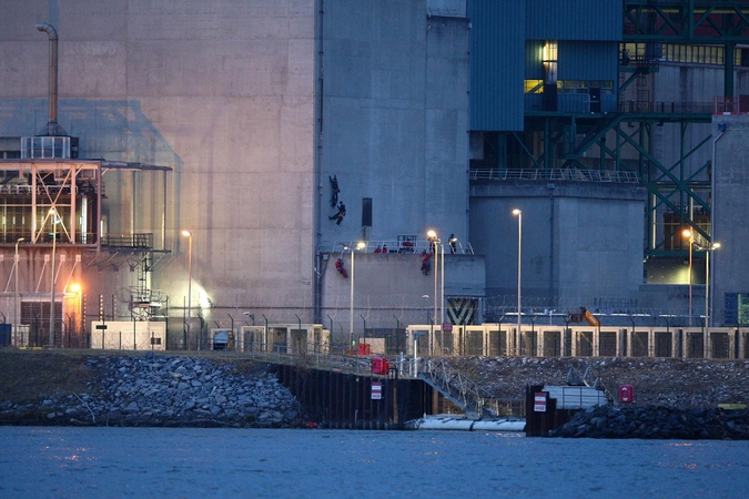 „Greenpeace“ aktyvistai įsibrovė į Prancūzijos atominę jėgainę