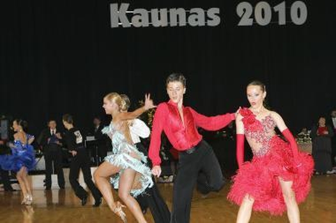 Šokėjai tęsia „Baltijos gintarėlių“ tradiciją