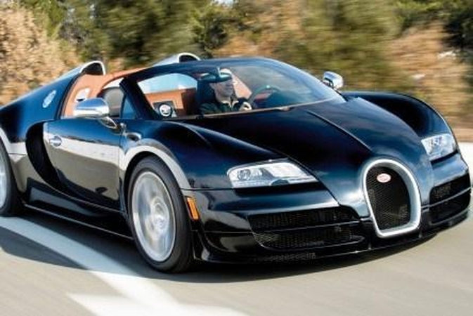 „Bugatti“ Ženevoje pristatys galingiausią planetoje roudsterį 